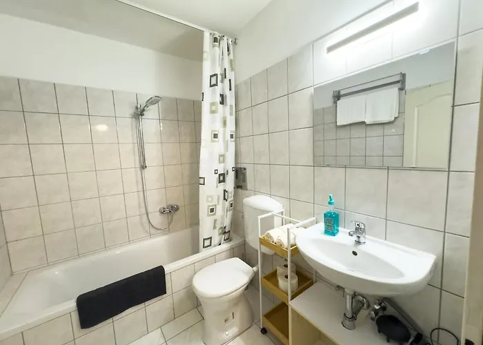 Apartment Bright Sunny Studio, Ac, 15min To The Center, Smart Tv